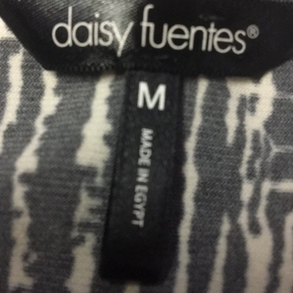 Daisy Fuentes V-Neck Knot Top - Picture 6 of 6